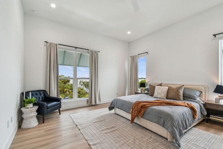 Stylish St. Petersburg Townhome Near Downtown & Gulf Beaches - St. Petersburg, Florida