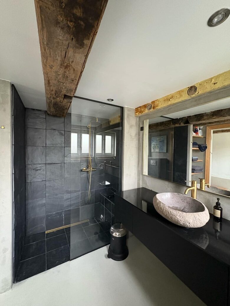 A 19th-Century Faroese House with Ocean Views in Sandavágur - Sandavágur, Faroe Islands