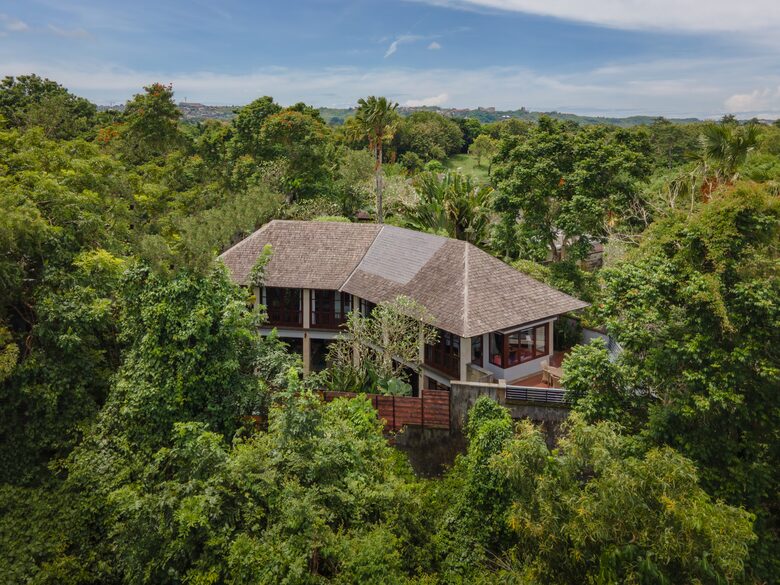 Elegant Jimbaran Retreat with Resort Amenities & Lush Privacy - Jimbaran Bay, Indonesia