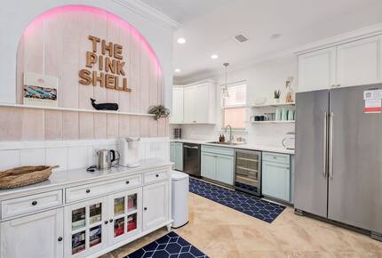 The Pink Shell Destin | Spacious Family Retreat Near Beaches - Destin, Florida
