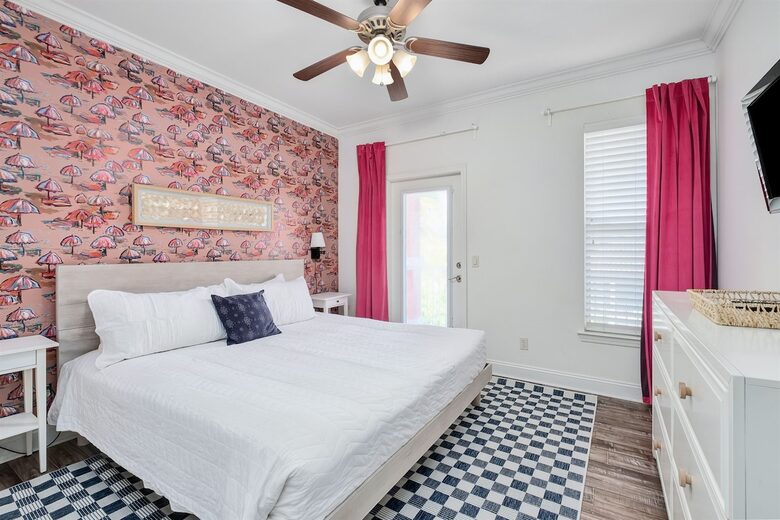 The Pink Shell Destin | Spacious Family Retreat Near Beaches - Destin, Florida