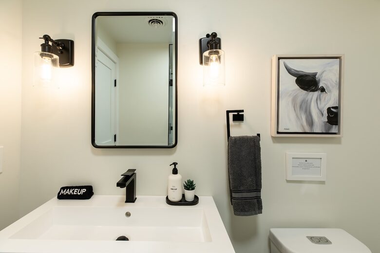 Modern Farmhouse Retreat with Waterfall Views in the Catskills - Kerhonkson, New York