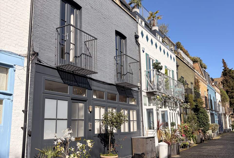 A Notting Hill Mews House with Rooftop Views - London, United Kingdom