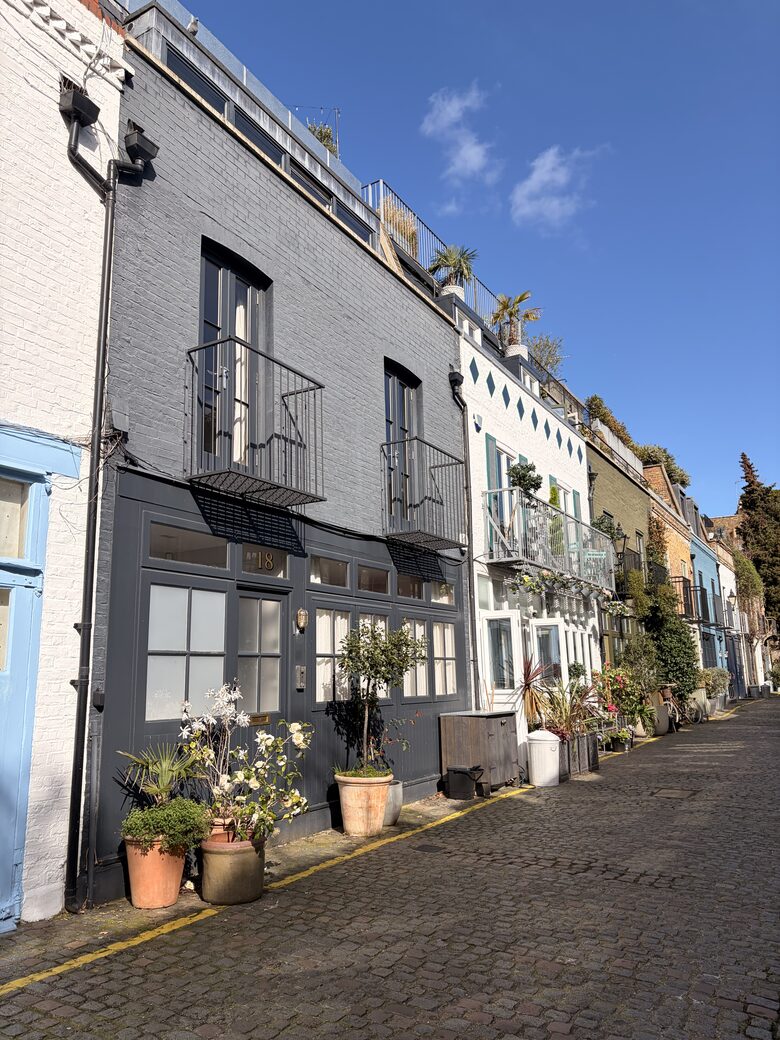 A Notting Hill Mews House with Rooftop Views - London, United Kingdom