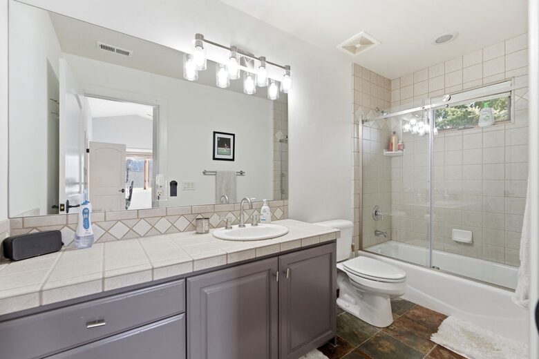 Upstairs Full Bathroom 2