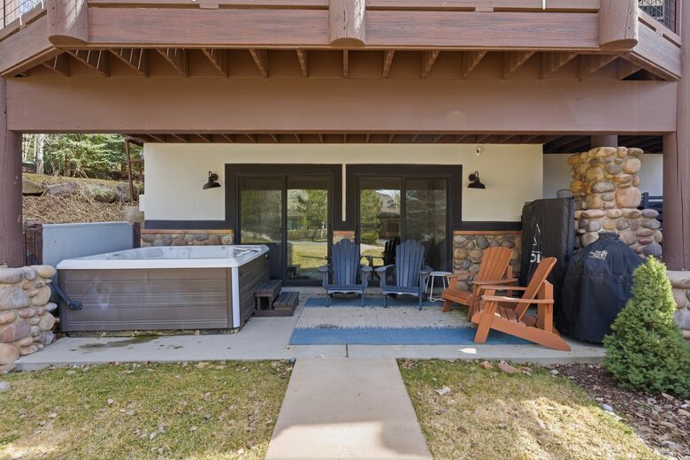 Patio With 6 Person Hot Tub