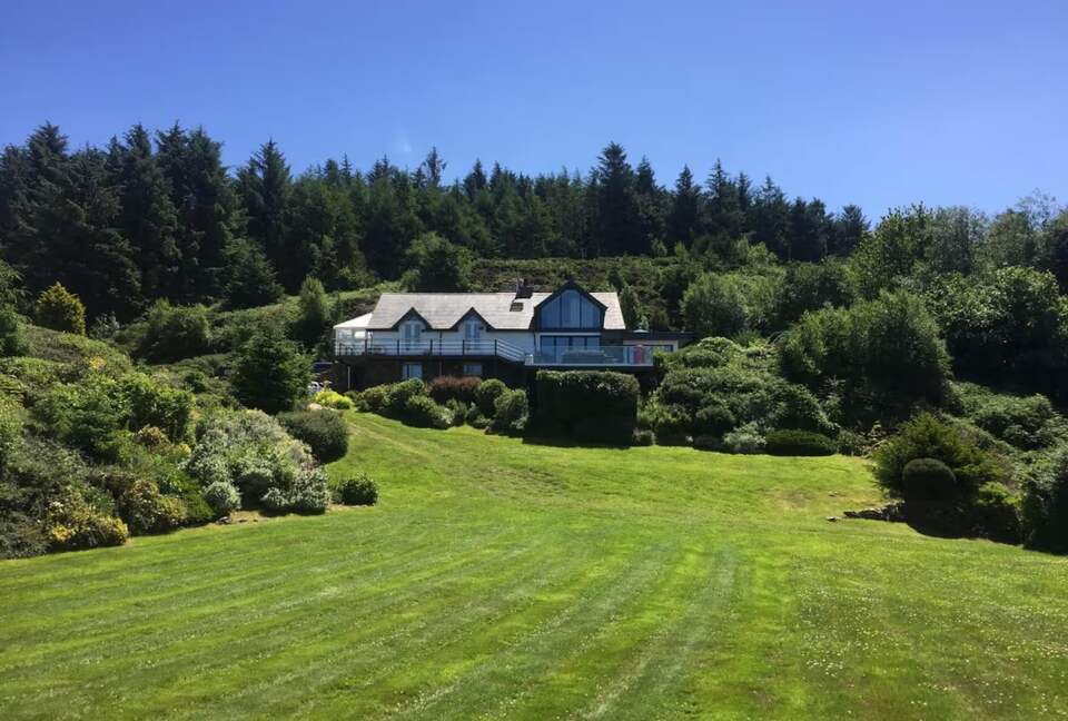 A Modern Sanctuary Above the Anglesey Coast - Llanddona, Isle of Anglesey, United Kingdom