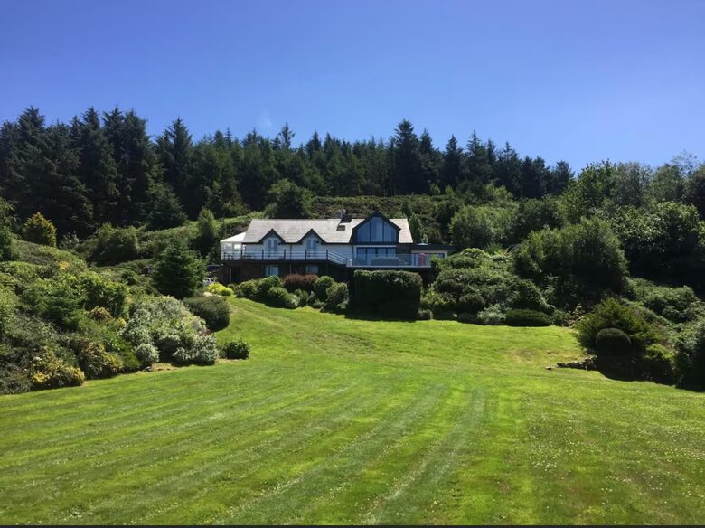 A Modern Sanctuary Above the Anglesey Coast - Llanddona, Isle of Anglesey, United Kingdom