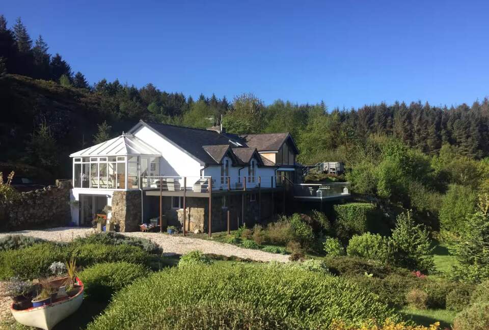 A Modern Sanctuary Above the Anglesey Coast - Llanddona, Isle of Anglesey, United Kingdom