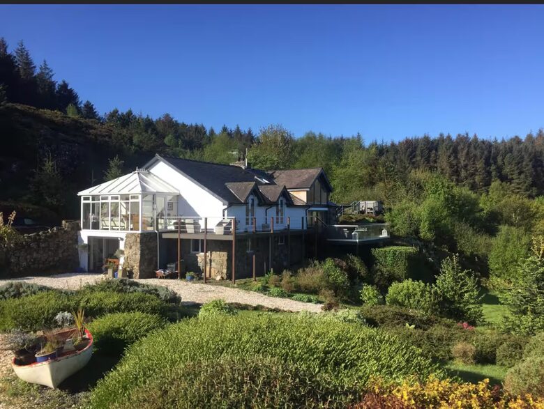 A Modern Sanctuary Above the Anglesey Coast - Llanddona, Isle of Anglesey, United Kingdom