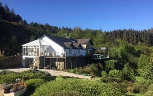 A Modern Sanctuary Above the Anglesey Coast - Llanddona, Isle of Anglesey, United Kingdom