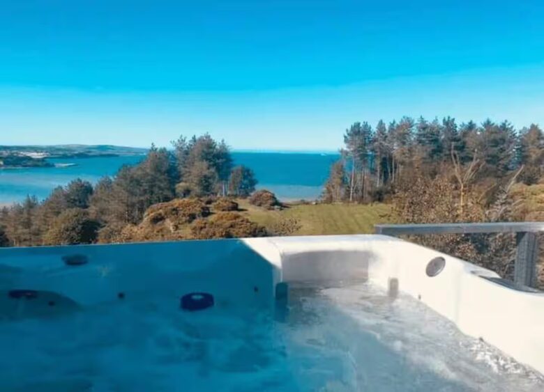 A Modern Sanctuary Above the Anglesey Coast - Llanddona, Isle of Anglesey, United Kingdom