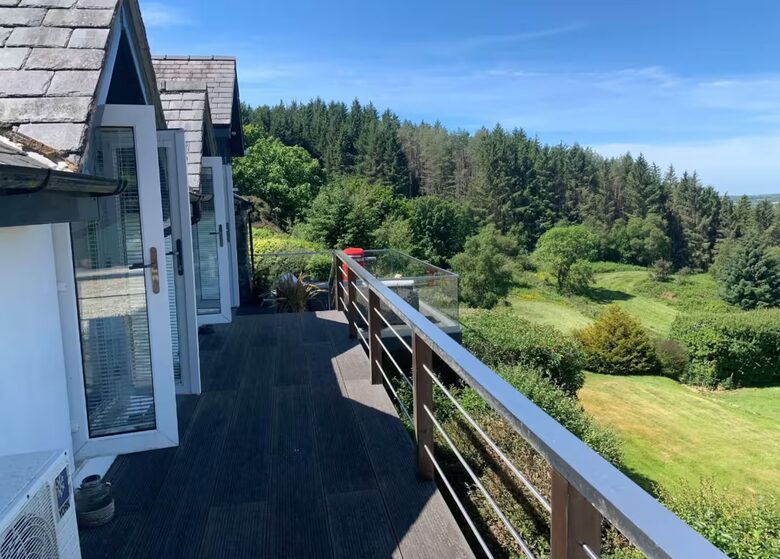 A Modern Sanctuary Above the Anglesey Coast - Llanddona, Isle of Anglesey, United Kingdom