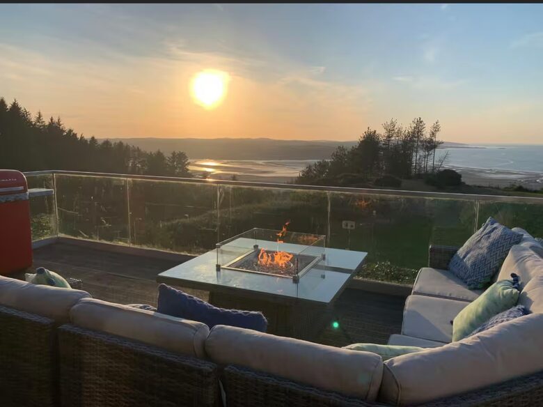 A Modern Sanctuary Above the Anglesey Coast - Llanddona, Isle of Anglesey, United Kingdom