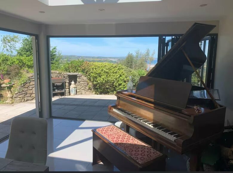 A Modern Sanctuary Above the Anglesey Coast - Llanddona, Isle of Anglesey, United Kingdom