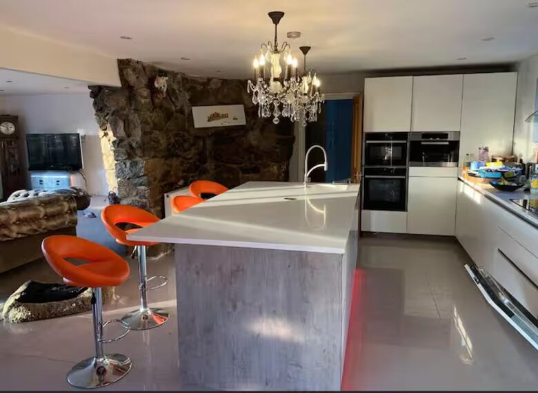 A Modern Sanctuary Above the Anglesey Coast - Llanddona, Isle of Anglesey, United Kingdom