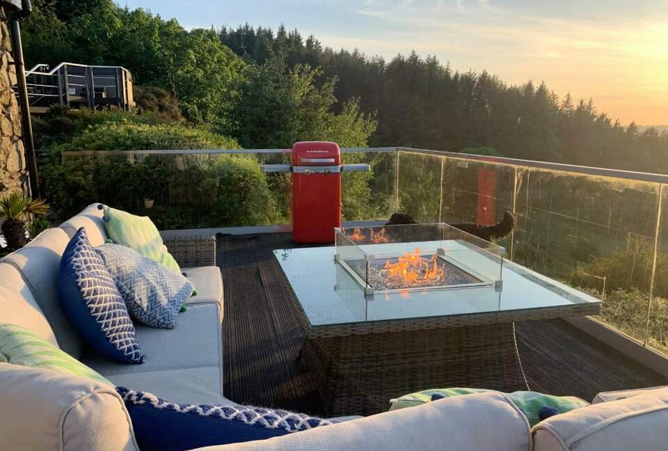 A Modern Sanctuary Above the Anglesey Coast - Llanddona, Isle of Anglesey, United Kingdom