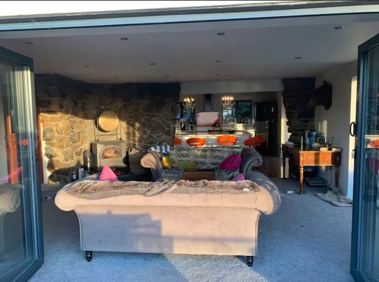 A Modern Sanctuary Above the Anglesey Coast - Llanddona, Isle of Anglesey, United Kingdom