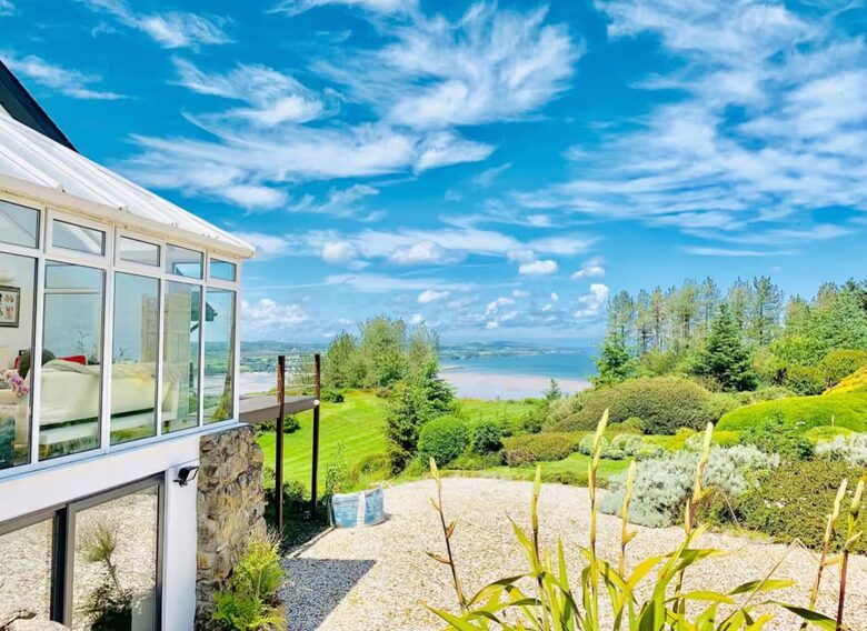 A Modern Sanctuary Above the Anglesey Coast - Llanddona, Isle of Anglesey, United Kingdom