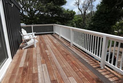 Back Beach Retreat Among the Trees in Blairgowrie - Melbourne, Australia