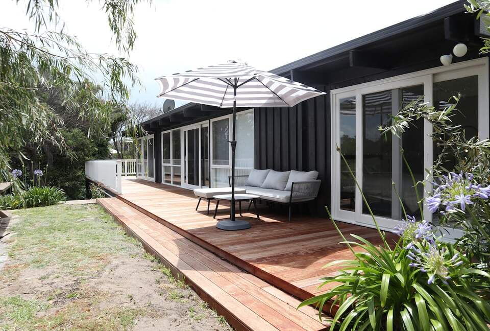 Back Beach Retreat Among the Trees in Blairgowrie - Melbourne, Australia
