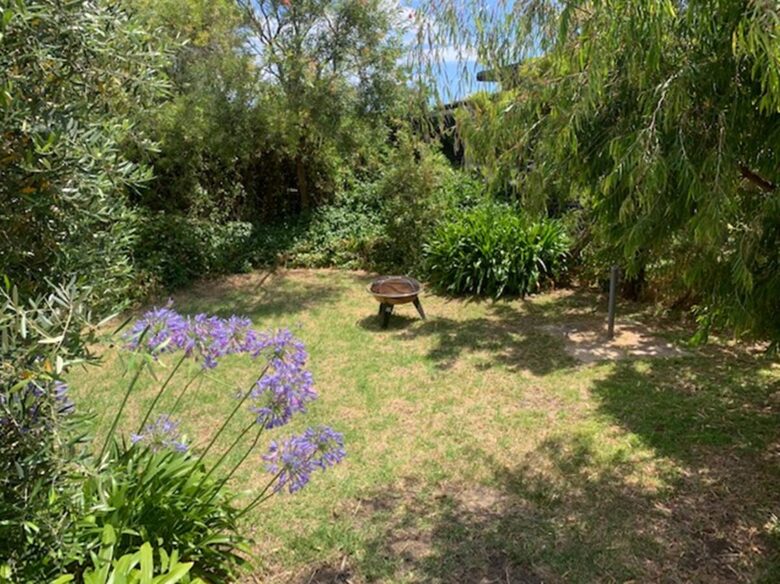 Back Beach Retreat Among the Trees in Blairgowrie - Melbourne, Australia
