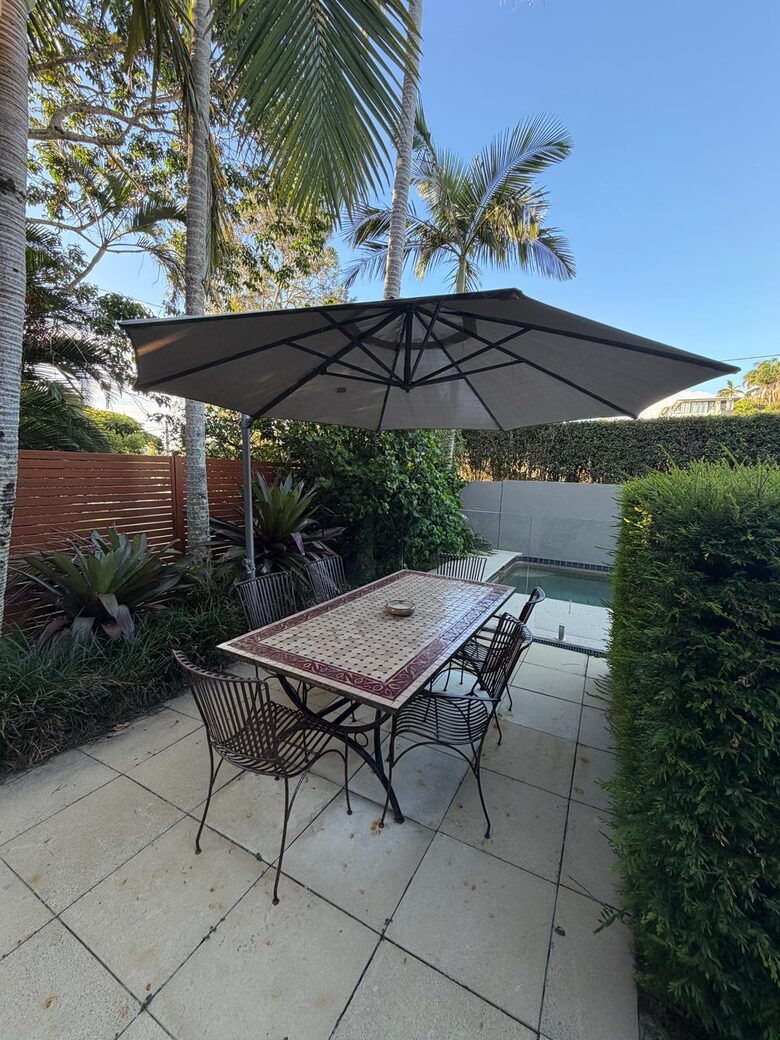 Private Courtyard and Lap Pool Retreat in Central Byron Bay - Byron Bay, Australia