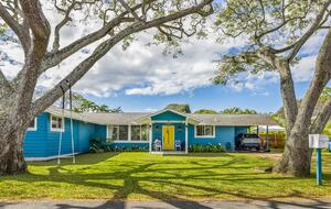 Kailua Beach Retreat Just Steps from the Sand - Kailua, Hawaii