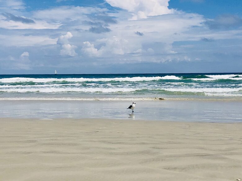 short stroll to beach!