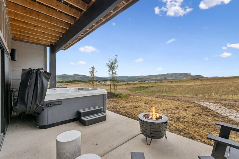 A Modern Mountain Retreat Near Deer Valley with Game Room & Hot Tub - Heber City, Utah