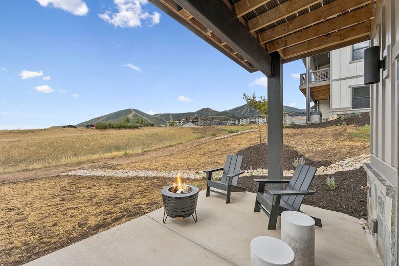 A Modern Mountain Retreat Near Deer Valley with Game Room & Hot Tub - Heber City, Utah
