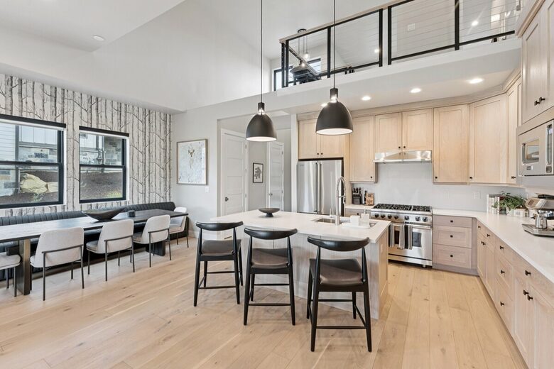 A Modern Mountain Retreat Near Deer Valley with Game Room & Hot Tub - Heber City, Utah