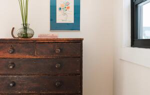 A Design-Led Country Home Near Sandbanks and East Lake - Cherry Valley, Canada