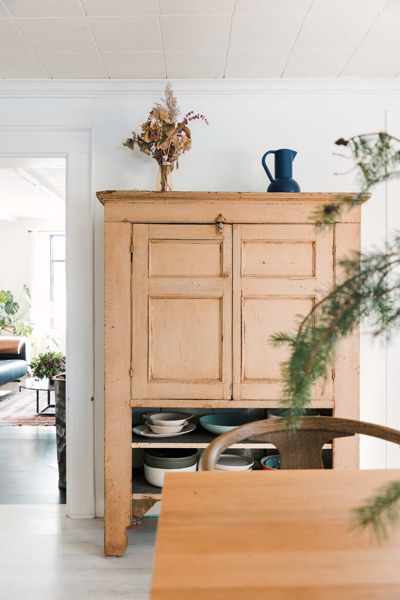 A Design-Led Country Home Near Sandbanks and East Lake - Cherry Valley, Canada