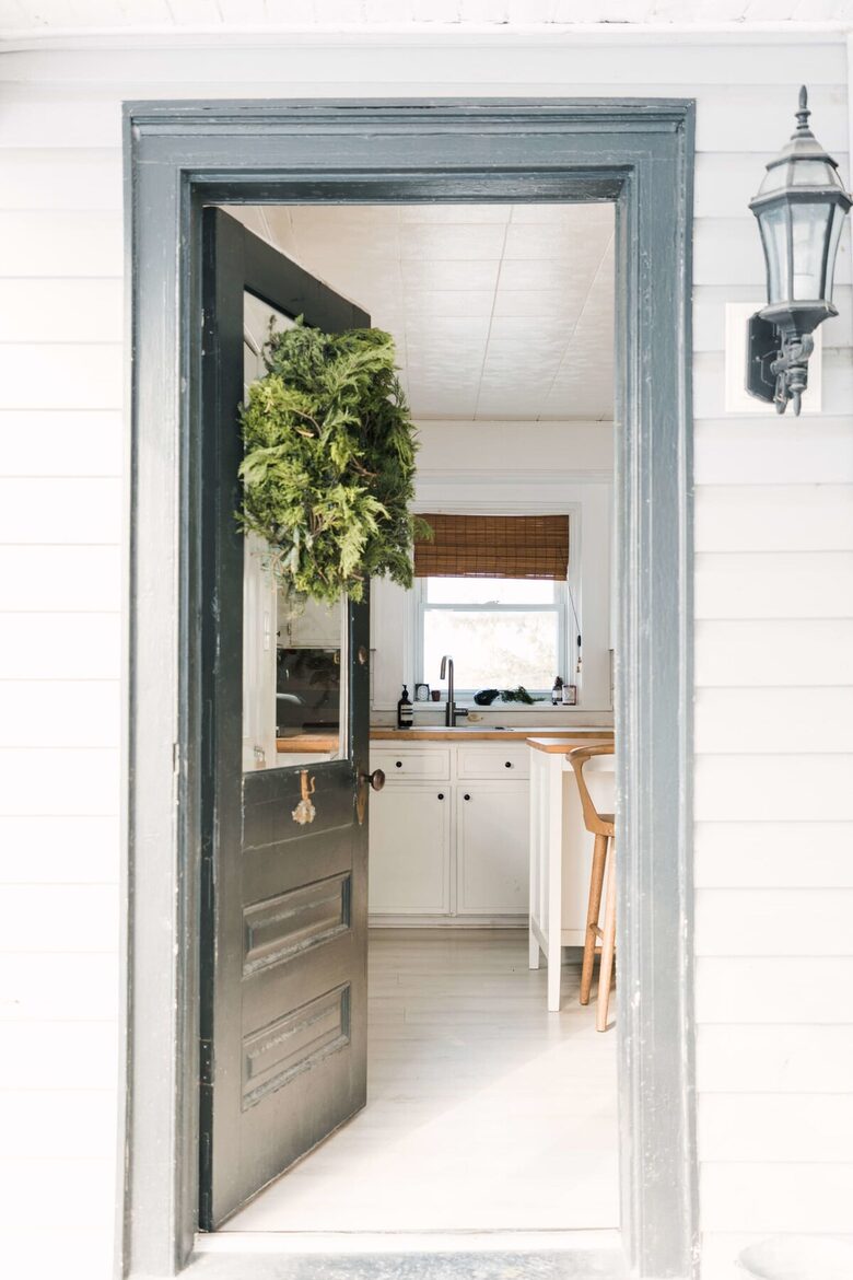 A Design-Led Country Home Near Sandbanks and East Lake - Cherry Valley, Canada