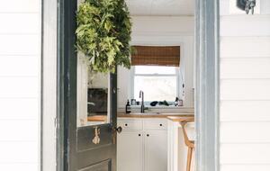 A Design-Led Country Home Near Sandbanks and East Lake - Cherry Valley, Canada