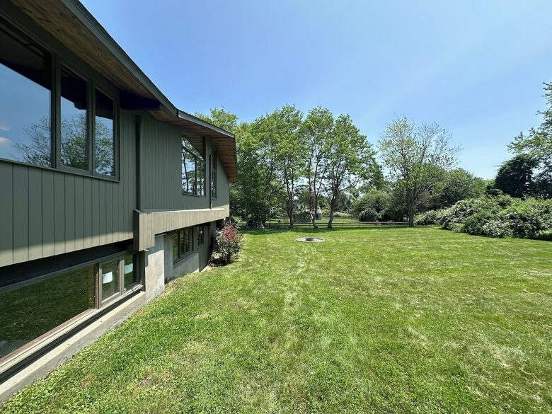 Rhode Island Vineyard-Adjacent Coastal Retreat - Portsmouth, Rhode Island