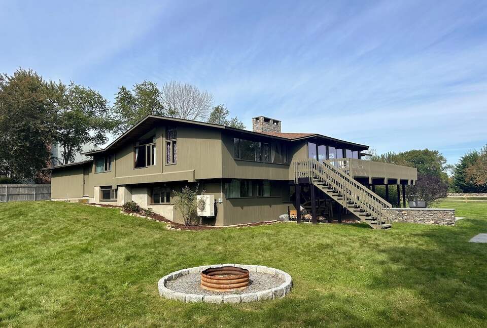 Rhode Island Vineyard-Adjacent Coastal Retreat - Portsmouth, Rhode Island