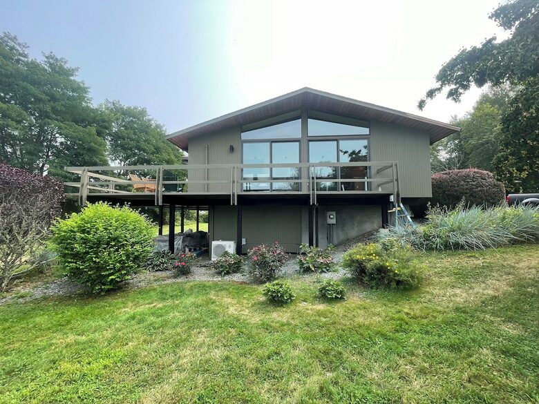 Rhode Island Vineyard-Adjacent Coastal Retreat - Portsmouth, Rhode Island