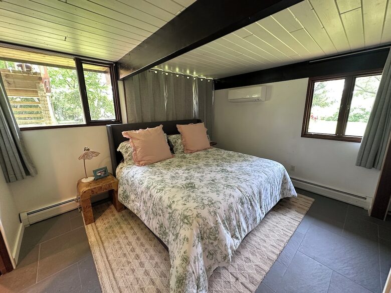 Rhode Island Vineyard-Adjacent Coastal Retreat - Portsmouth, Rhode Island