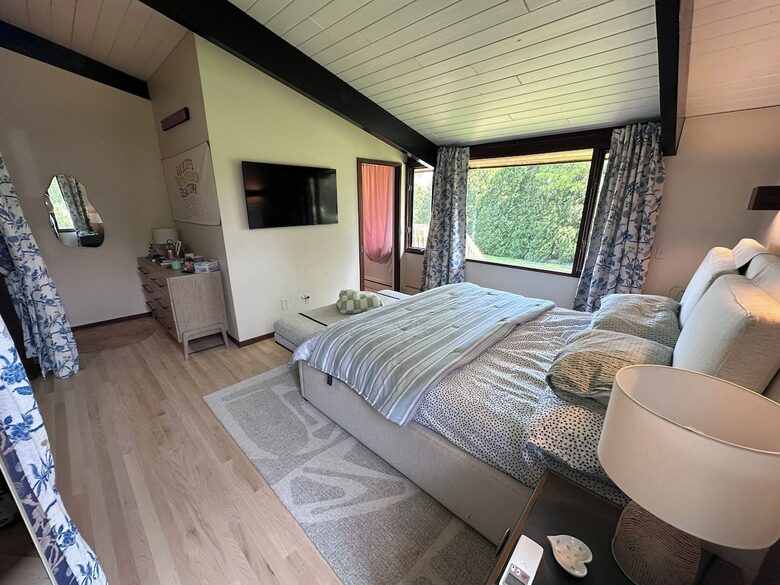 Rhode Island Vineyard-Adjacent Coastal Retreat - Portsmouth, Rhode Island