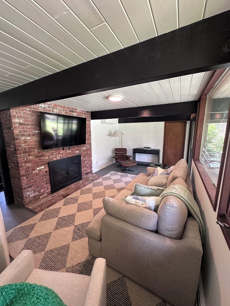 Rhode Island Vineyard-Adjacent Coastal Retreat - Portsmouth, Rhode Island