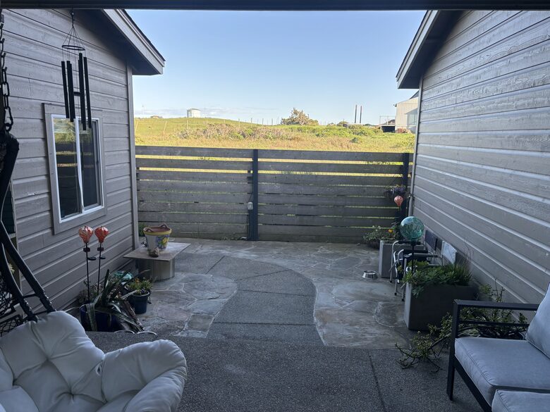 Patio with gas bbq grill (hidden in back)