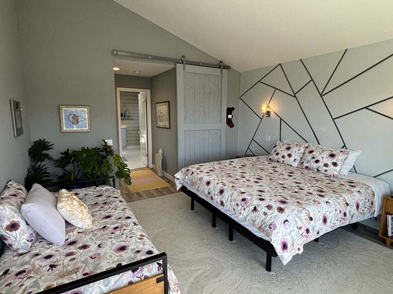 Master bedroom with adjustable convertible king bed and twin bed