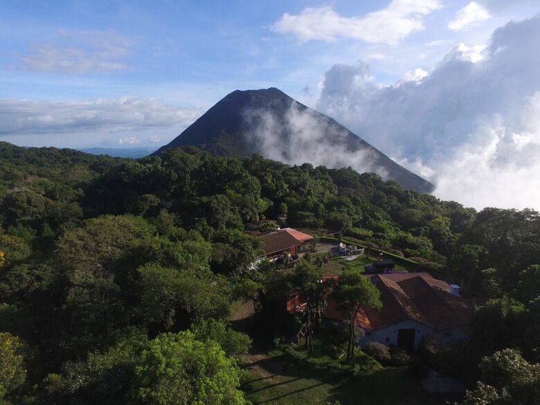 Volcanic Views & Refined Comfort - Santa Ana, El Salvador