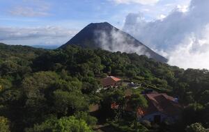 Volcanic Views & Refined Comfort - Santa Ana, El Salvador