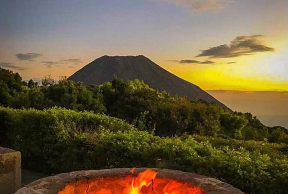 Volcanic Views & Refined Comfort - Santa Ana, El Salvador