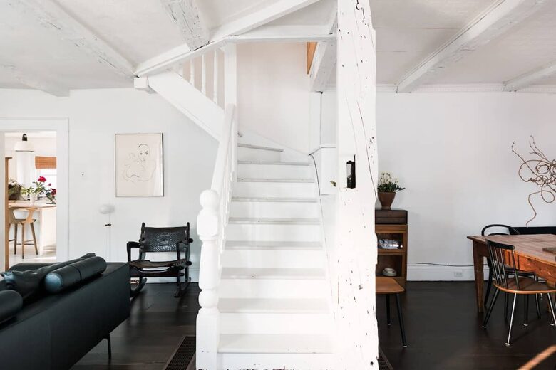 A Design-Led Country Home Near Sandbanks and East Lake - Cherry Valley, Canada