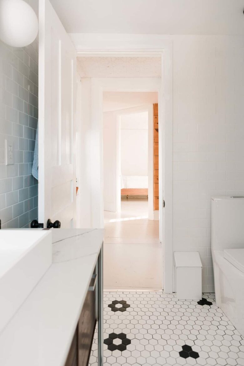 A Design-Led Country Home Near Sandbanks and East Lake - Cherry Valley, Canada