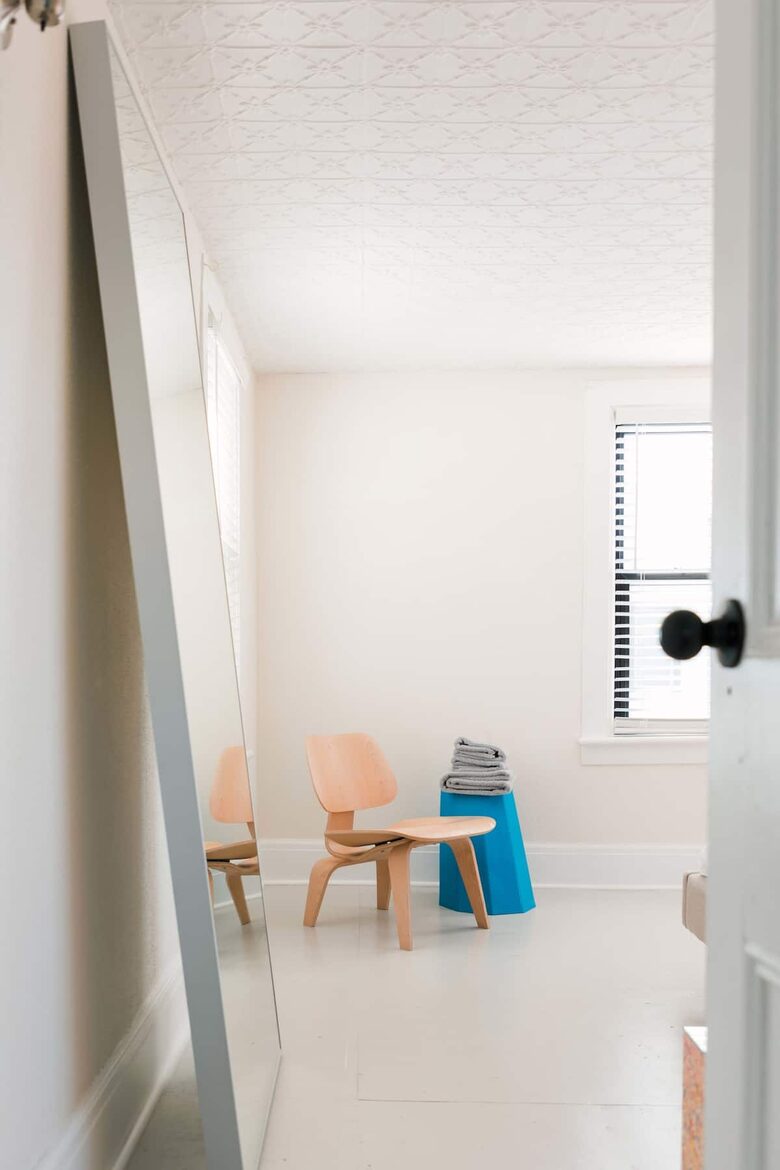 A Design-Led Country Home Near Sandbanks and East Lake - Cherry Valley, Canada